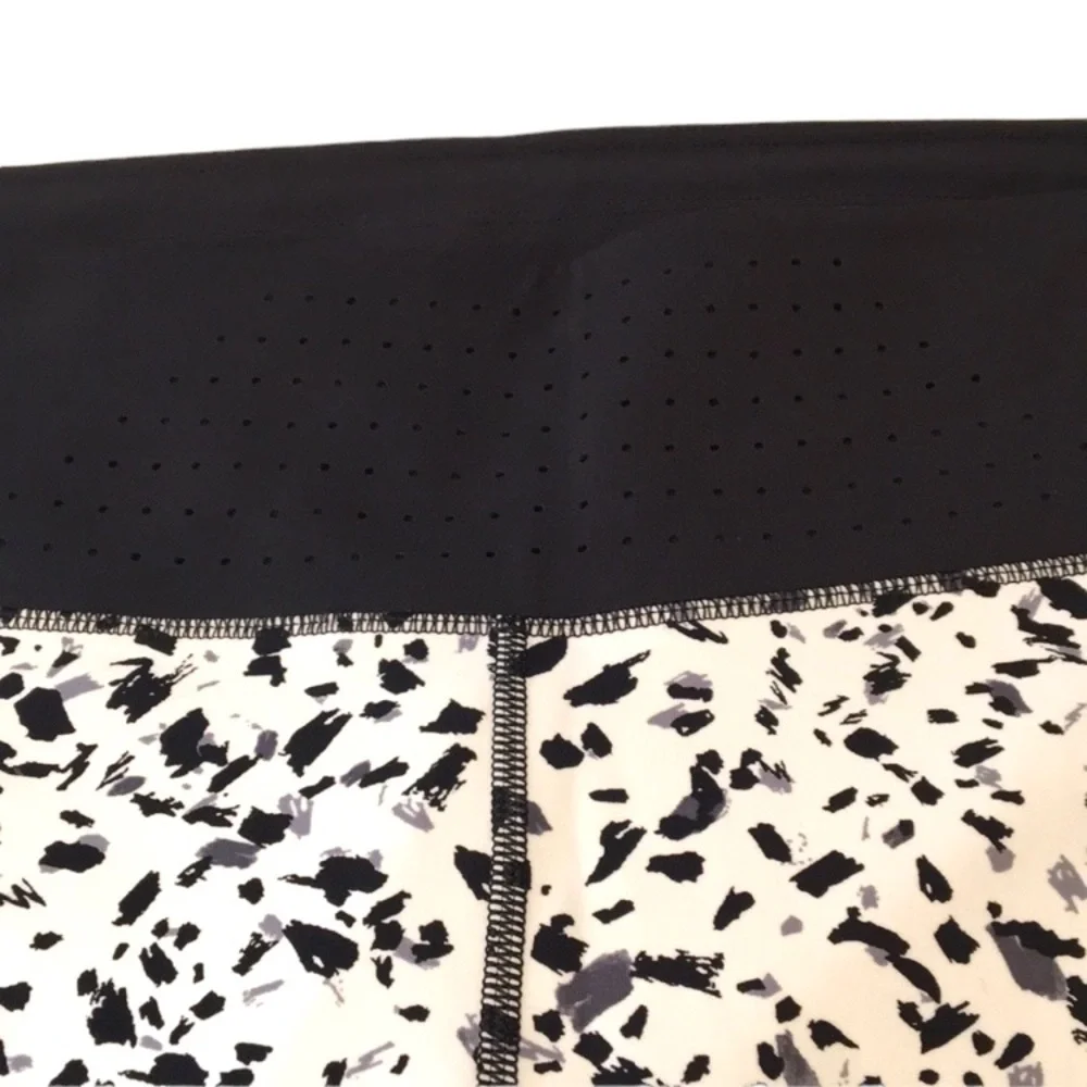 ATHLETA Printed Stealth Trucool Capri size M